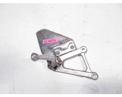 Aprilia TUONO RSV1000R FOOT PEG BRKT FR.