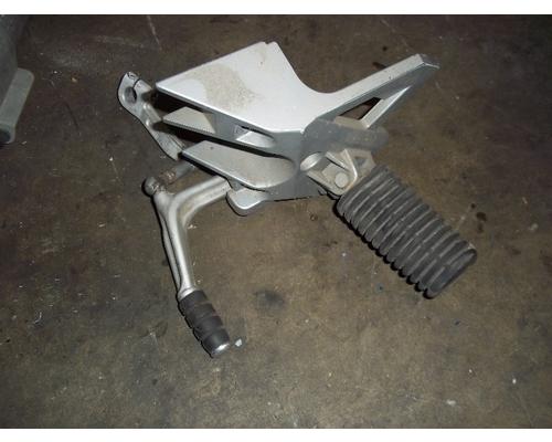 BMW R1100RS FOOT PEG BRKT FR.