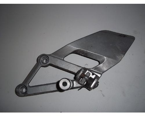 Honda CBR600F2 FOOT PEG BRKT FR.
