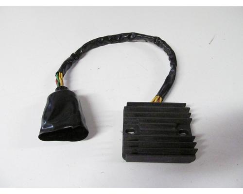 Honda CBR929RR VOLT REGULATORRECTIFIER