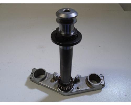 Kawasaki EX650A TRIPLE TREE LOWER