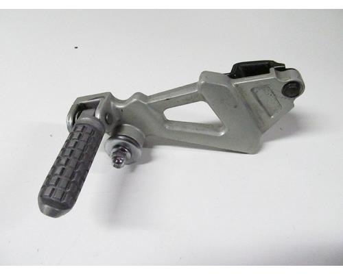 Kawasaki ZX1100-D FOOT PEG REAR