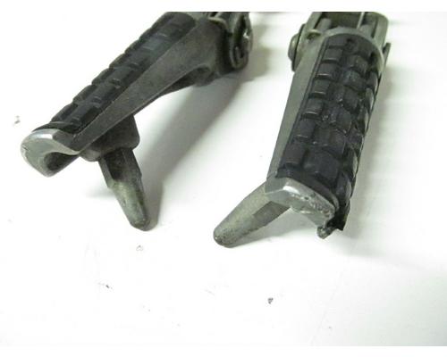 Kawasaki ZX600-D FOOT PEG FR.