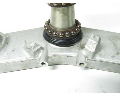 Kawasaki ZX600-J TRIPLE TREE LOWER