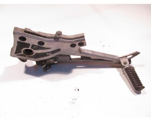 Kawasaki ZX900 FOOT PEG BRKT FR.