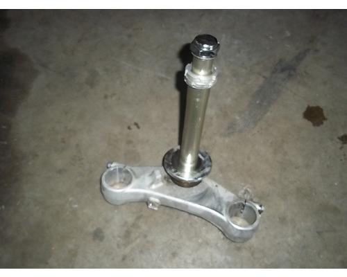 Suzuki DL1000 TRIPLE TREE LOWER