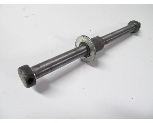 Suzuki GS1100E FRONT AXLE