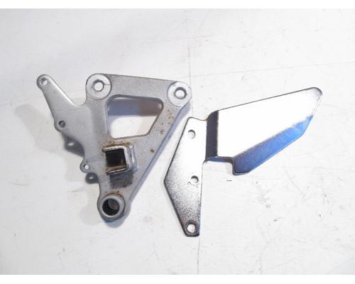 Suzuki GS500F FOOT PEG BRKT FR.