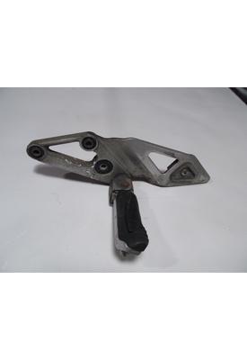 Suzuki GSX-R1100W FOOT PEG BRKT FR.