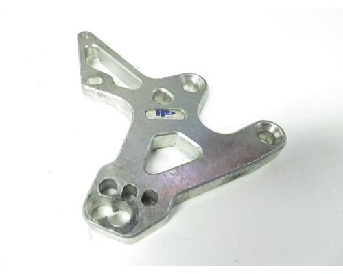 Suzuki GSX-R750 FOOT PEG BRKT FR.