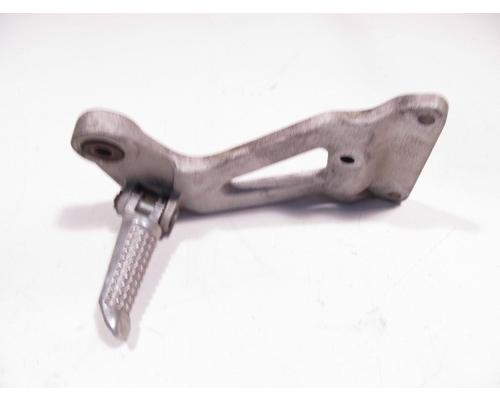 Suzuki GSX-R750 FOOT PEG BRKT REAR