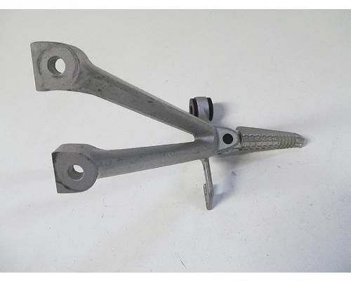 Suzuki GSX-R750 FOOT PEG BRKT REAR