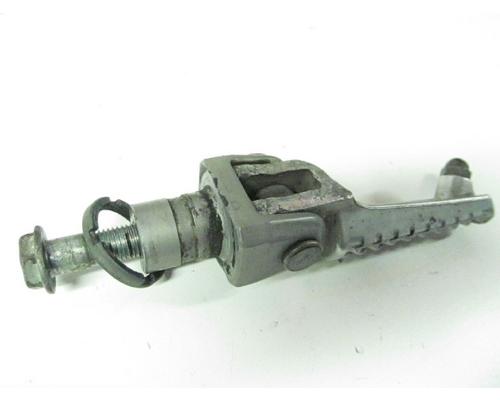 Suzuki GSX-R750 FOOT PEG FR.