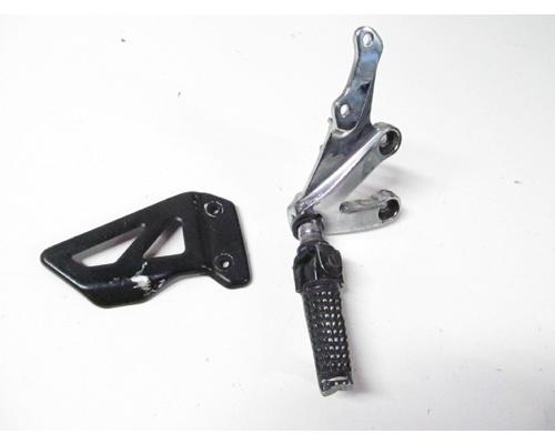 Suzuki GSX-R750 FOOT PEG FR.