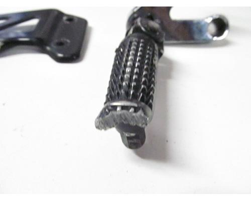 Suzuki GSX-R750 FOOT PEG FR.