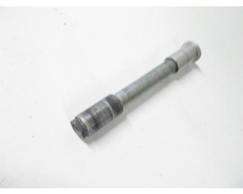 Suzuki GSX-R750 FRONT AXLE
