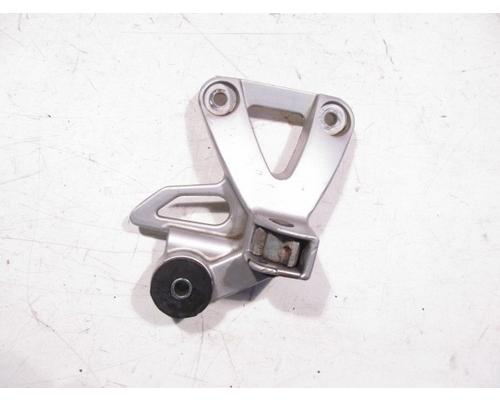 Suzuki GSX600F FOOT PEG BRKT REAR