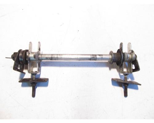 Suzuki GSX600F REAR AXLE