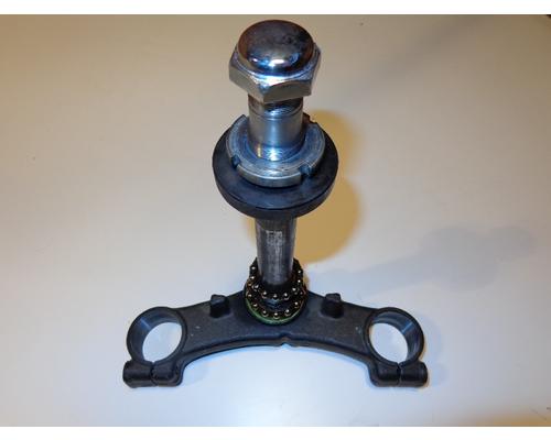 Suzuki GSX750F TRIPLE TREE LOWER