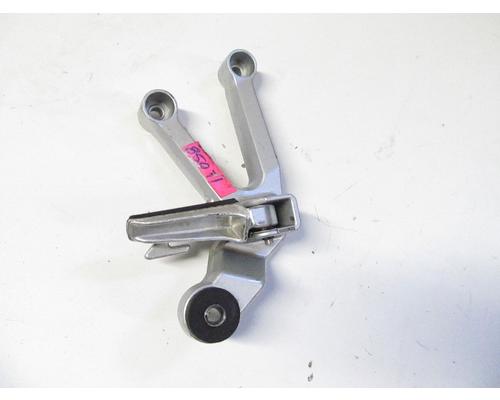 Suzuki SV1000S FOOT PEG BRKT REAR
