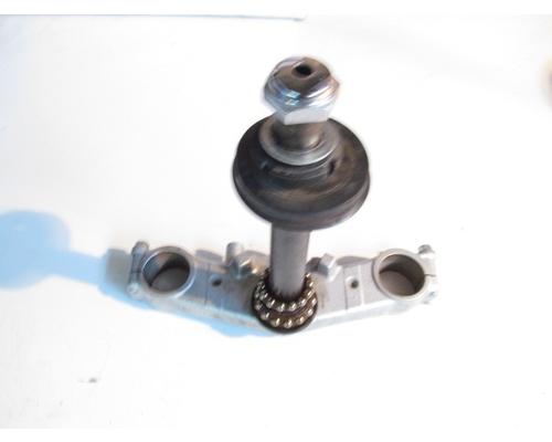 Suzuki SV650 TRIPLE TREE LOWER