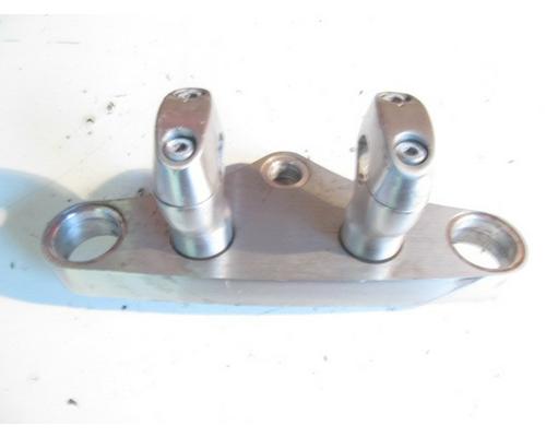 Suzuki vz800 marauder TRIPLE TREE UPPER