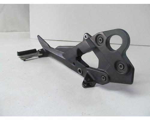 Yamaha FZ6R FOOT PEG BRKT REAR