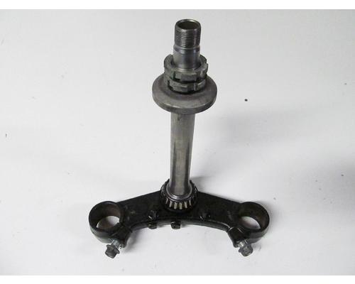 Yamaha FZR600 TRIPLE TREE LOWER