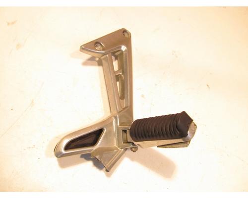 Yamaha FZS1000 FOOT PEG REAR