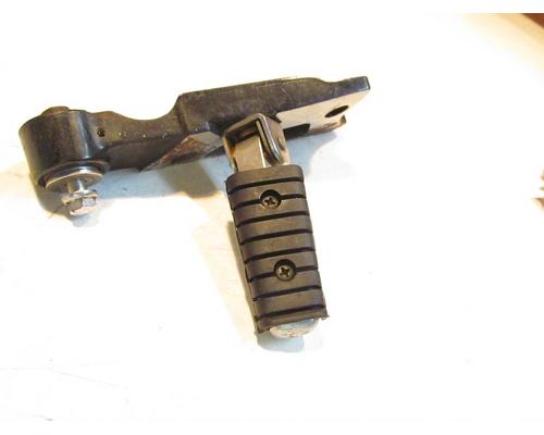 Yamaha VMX12 FOOT PEG FR.