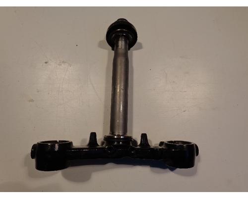 Yamaha XJ550 TRIPLE TREE LOWER