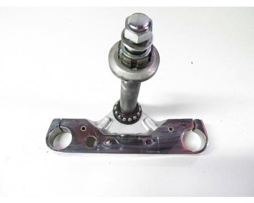 Yamaha XVS1100 TRIPLE TREE LOWER