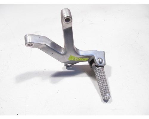 Yamaha YZF-600R FOOT PEG BRKT REAR