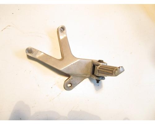 Yamaha YZF-600R FOOT PEG REAR