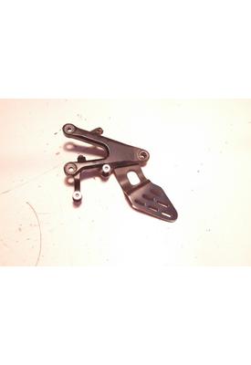 Yamaha YZF-R6 FOOT PEG BRKT FR.