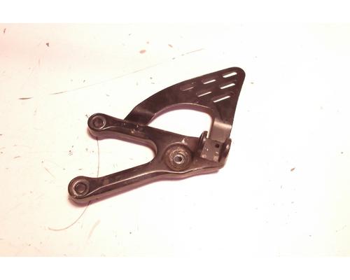 Yamaha YZF-R6 FOOT PEG BRKT FR.