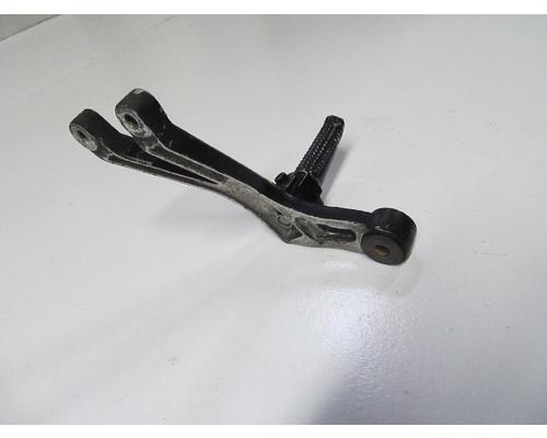 Yamaha YZF-R6 FOOT PEG REAR