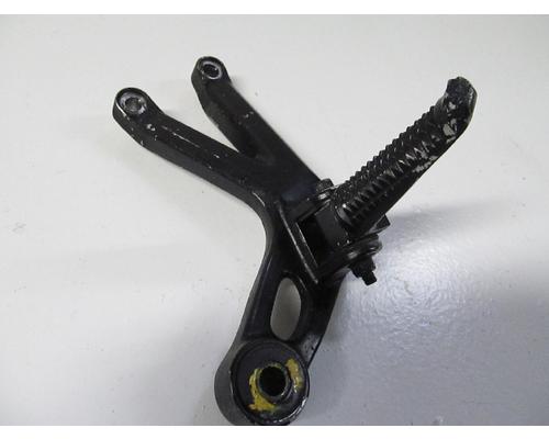 Yamaha YZF-R6 FOOT PEG REAR